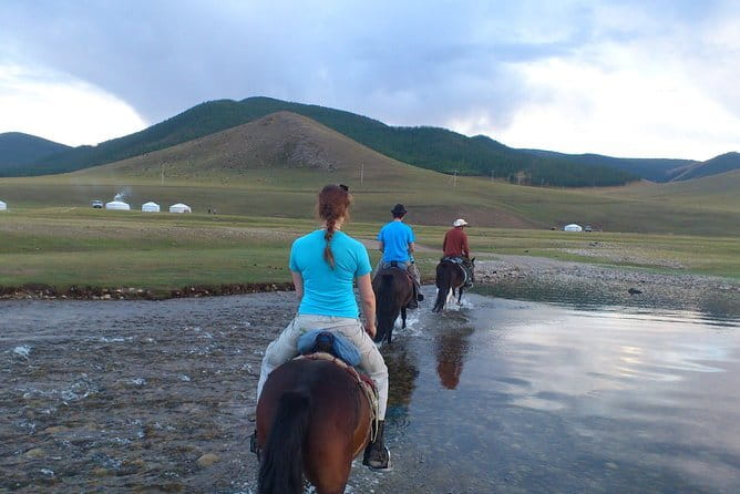 14 days Combination of Gobi and Central Mongolia - Days 3 and 4: Mountain valleys and the singing sands