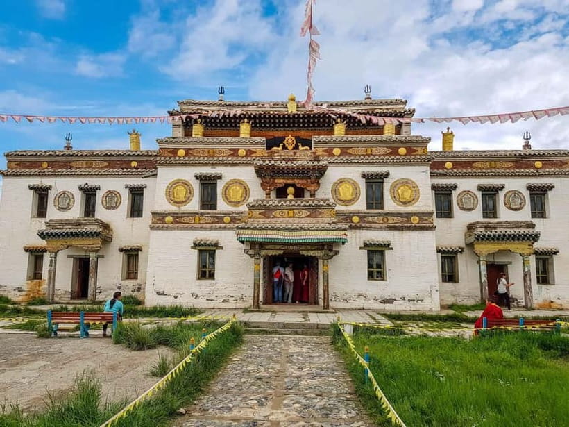 5 day Central Mongolia and Nomad stay tour - A five-day route built around big Mongolian sights