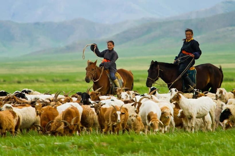 5 day Central Mongolia and Nomad stay tour - Day 3: Orkhon Waterfall and volcanic rock