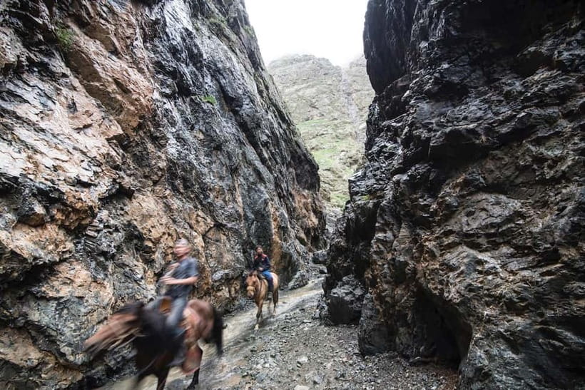 Bus tour to visit Gobi 4 day - Day One: Ulaanbaatar to Dalanzadgad and Yol Valley