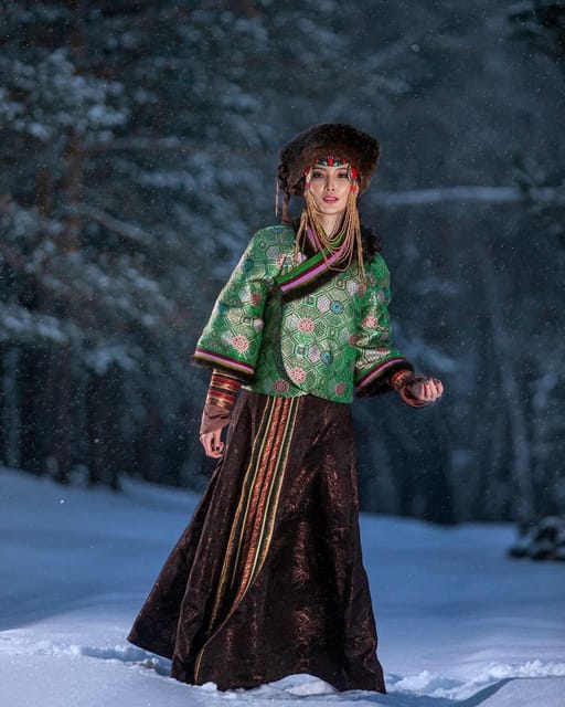 Day tour with Traditional clothes and photographer - Zaisan Hill gives you the city view