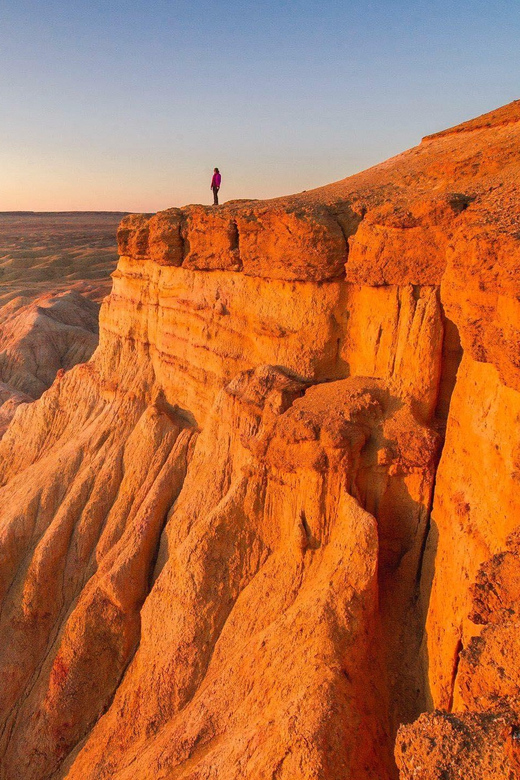Discover / 8 day Great Gobi and Central Mongolia - Day 2: White Stupa and the colors of Tsagaan Suvarga
