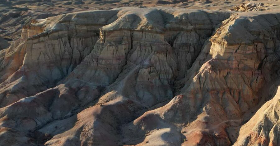 Discover / 8 day Great Gobi and Central Mongolia - Day 5: Flaming Cliffs and the ruins of Ongi Monastery