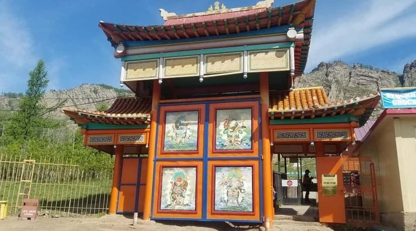 From UB: Day Tour to Chinggis khaan statue and Terelj NP. - Starting early at the Chinggis Khaan statue