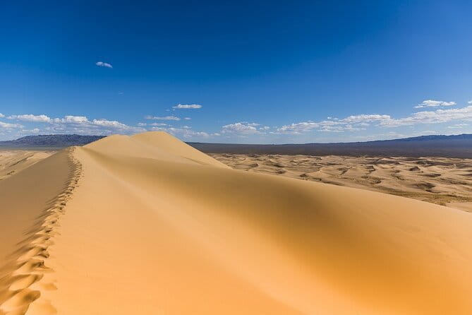 Gobi tour Mongolia 7 Days - Day 3: The pale cliffs of Tsagaan Suvarga