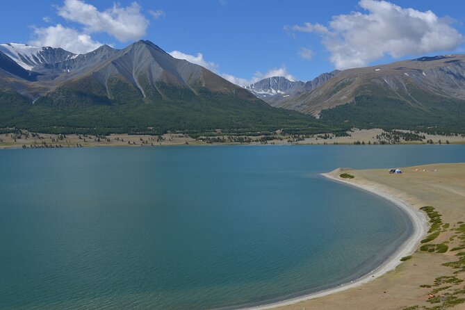 Mongolia Trekking Tour in the Altai Tavan Bogd National Park - Day 7: From camel herders to Khoton Lake