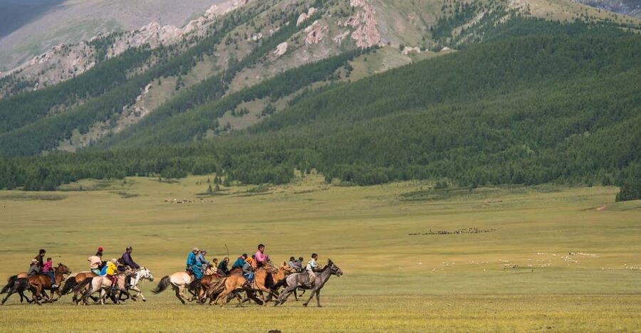 Terelj National Park: Tour with horse riding and hiking - Horse riding with a Mongolian horse