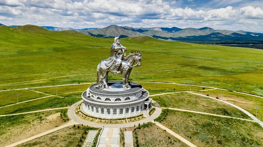 Terelj National Park: Tour with horse riding and hiking - Day two: hiking, eagles, and the Chinggis Khan statue
