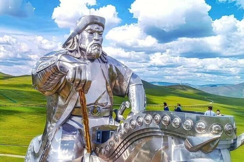 Ulaanbaatar: Chinggis Khaan Statue and Turtle Rock Day Tour - Early pickup and the drive into Töv Province